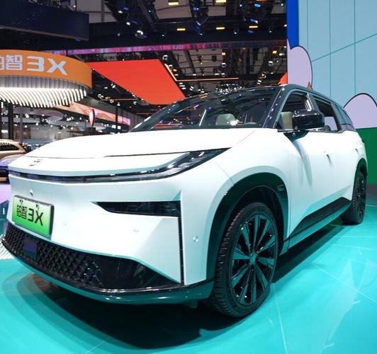 合资车企反攻，广汽丰田推出首款10万级智能电动SUV｜最前线