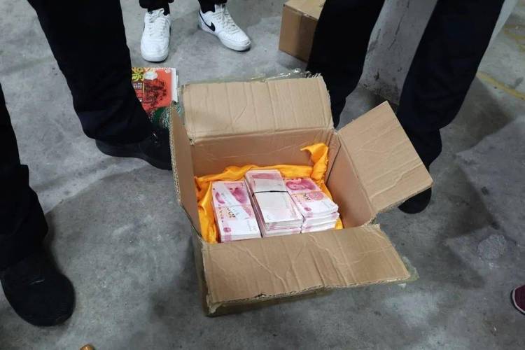 “警”急拦截线下包裹  3.7万元血汗钱保住了