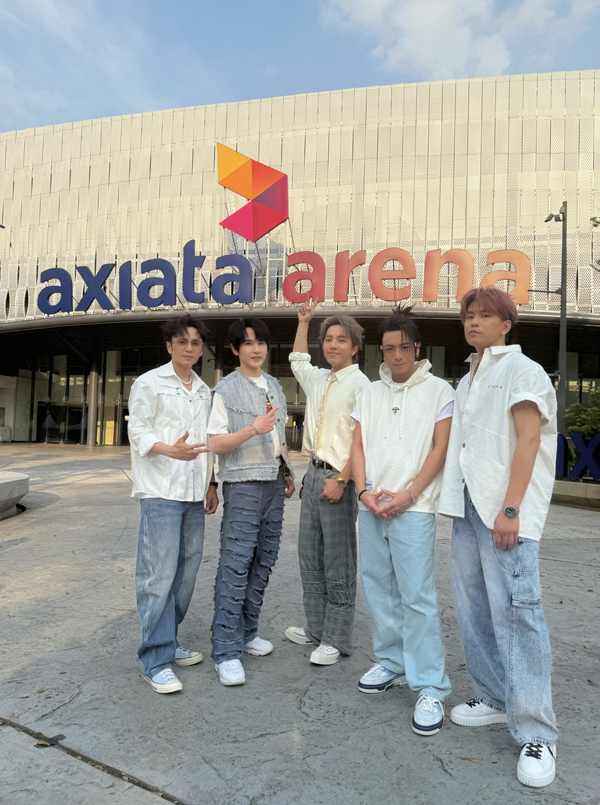 Energy游大马五景点疯狂16蹲！欧美游客见超杀帅姿喊Handsome圈粉合照