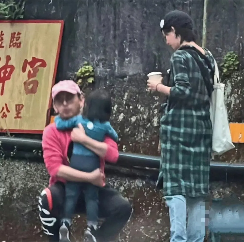 孟耿如发文道歉，称黄子佼没有复出计划，将关闭社交账号专注女儿成长