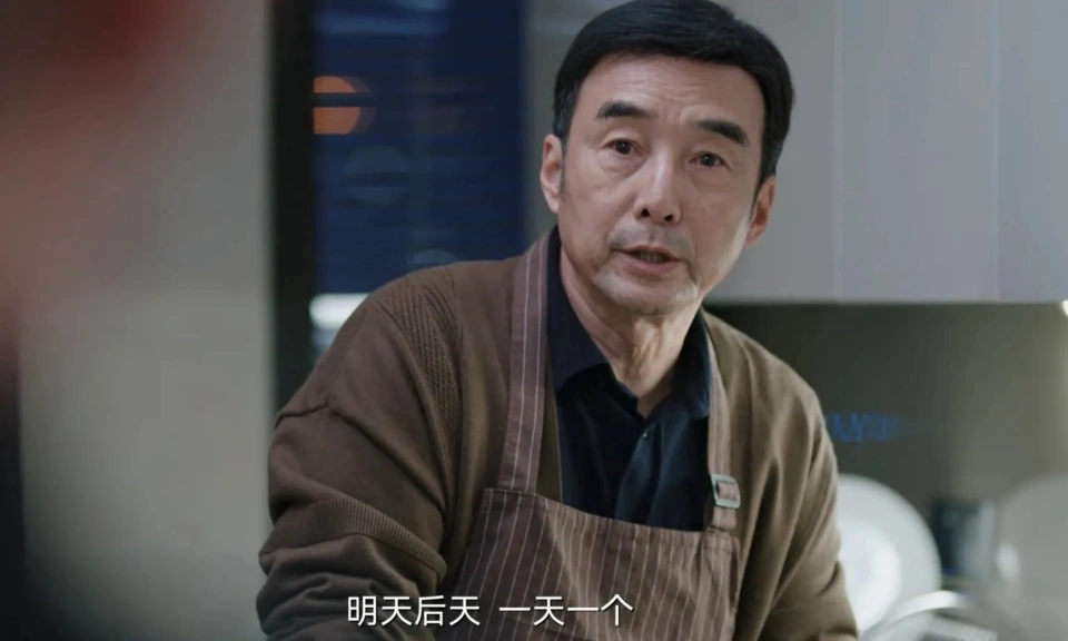 《大河之水》梁爸出狱！赵明达回国，可是郑昊的苦难才刚刚开始
