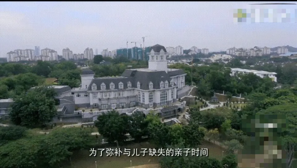 与章子怡同班四年，远嫁马来西亚的胡静，中年逆袭活成另类少奶奶