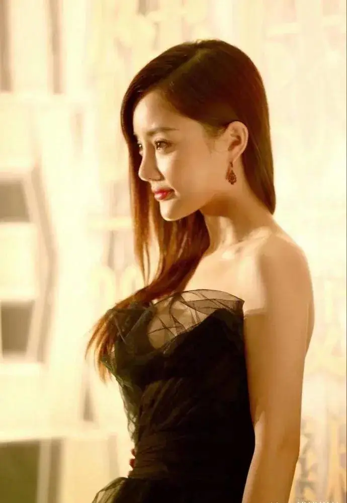 李小璐：年轻时管不住下半身，如今让自己的女儿买了单，她后悔吗