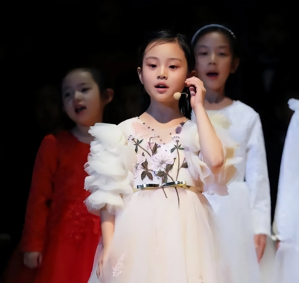 李小璐：年轻时管不住下半身，如今让自己的女儿买了单，她后悔吗