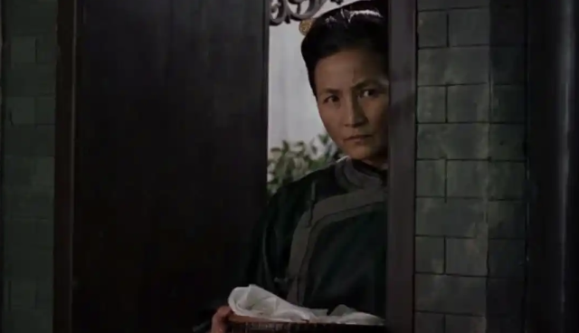 泪目！去世半年后奥斯卡悼念“侠女”郑佩佩