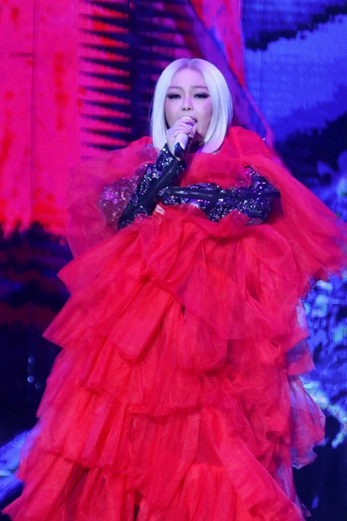 张惠妹杭州演唱会暴涨3倍？网友调侃：胖成“石矶娘娘”！