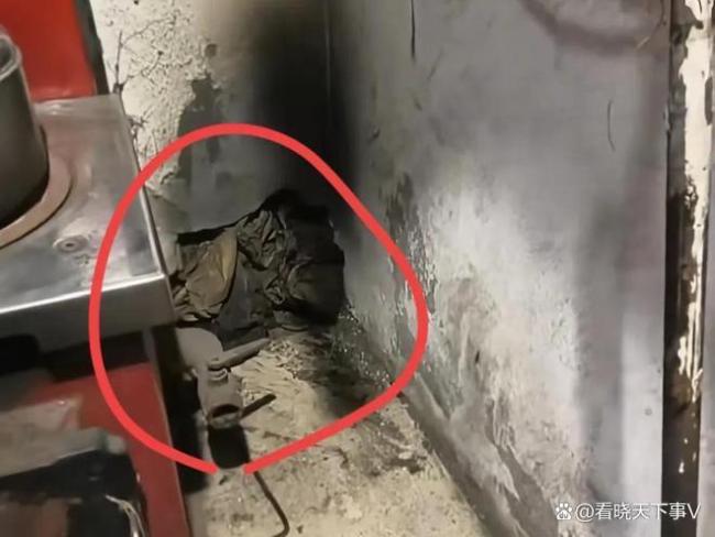 女子21万现金被误烧 炕洞藏钱悲剧引发关注