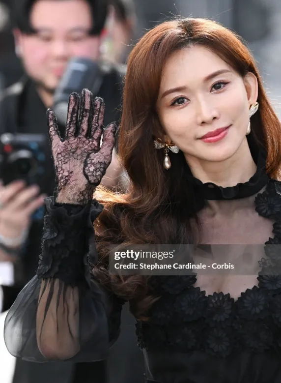 49岁林心如对比50岁林志玲，骨相老去和皮相老去的差距一目了然