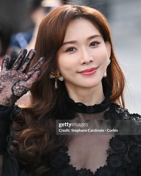 49岁林心如对比50岁林志玲，骨相老去和皮相老去的差距一目了然