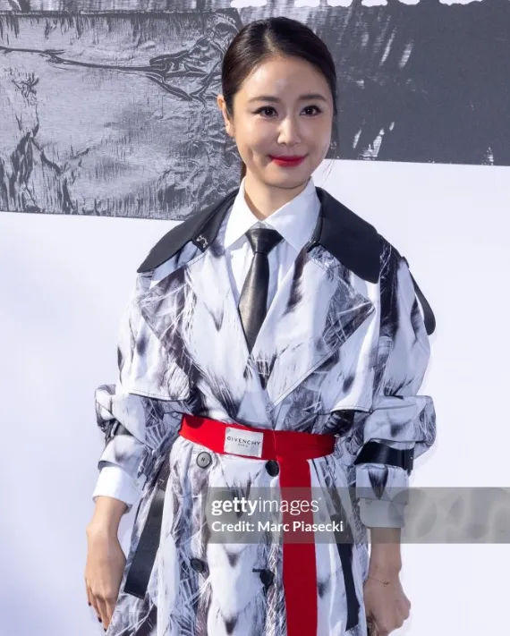 49岁林心如对比50岁林志玲，骨相老去和皮相老去的差距一目了然