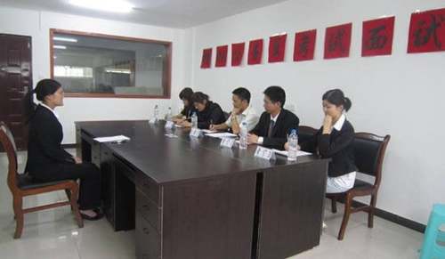 新人如何面试自我介绍