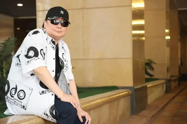 香港知名男星复出开演唱会，身材发胖到不敢认，说错话被封杀多年