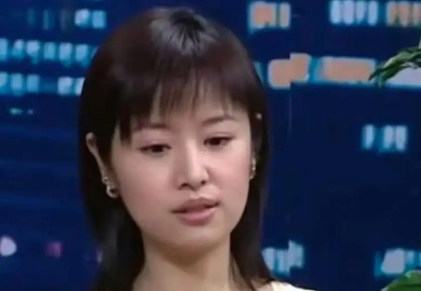 林心如脸部圆到认不出，疑似打肉毒杆菌，撞脸中年版杨紫！
