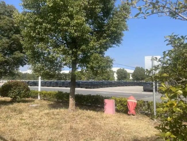 17万的哪吒增程车成了老头乐 工厂现状引人关注