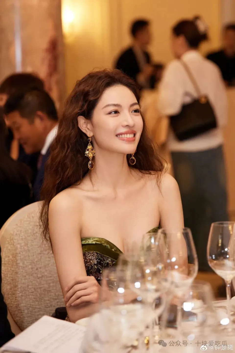《芳华》三美，为何只有她成功上位？