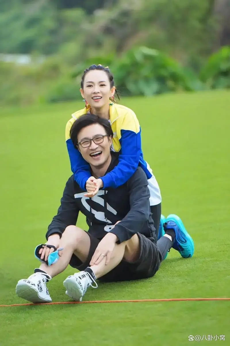 46岁章子怡现身成都活动：颜值引起网友争议！