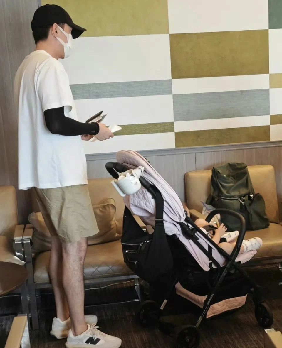 42岁胡歌近照曝光！满脸皱纹、白发苍苍，直言想多活几年陪伴女儿