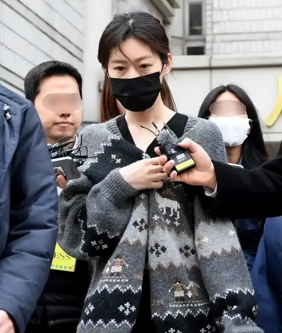 金秀贤和15岁金赛纶谈恋爱没违法！2015年韩国规定13岁可性同意