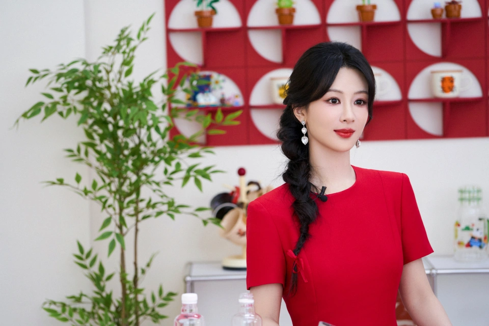 《生命树》来袭，杨紫再演大女主，胡歌甘当绿叶，年代剧又有王炸