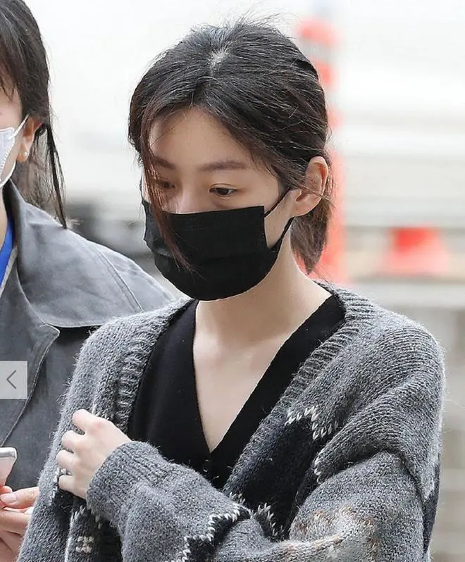 金秀贤在韩国大型海报被撤出，权志龙也取消了点赞，再见了都敏俊