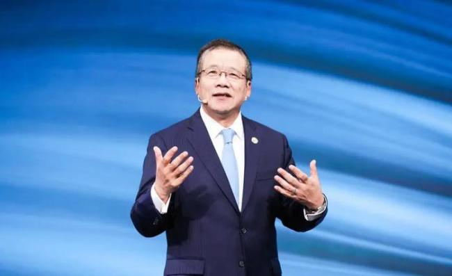 黄陈宏上任用友“第一刀”，砍向交付团队 BUG 效仿SAP聚焦产品