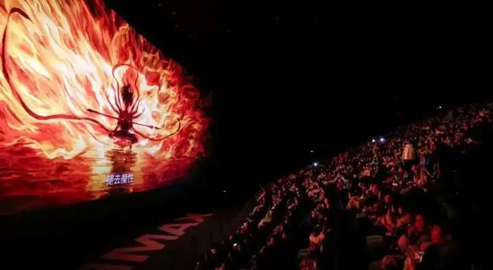 传播力来了｜比哪吒还能闹！32米巨幕+全民整活把贵阳送上热搜C位