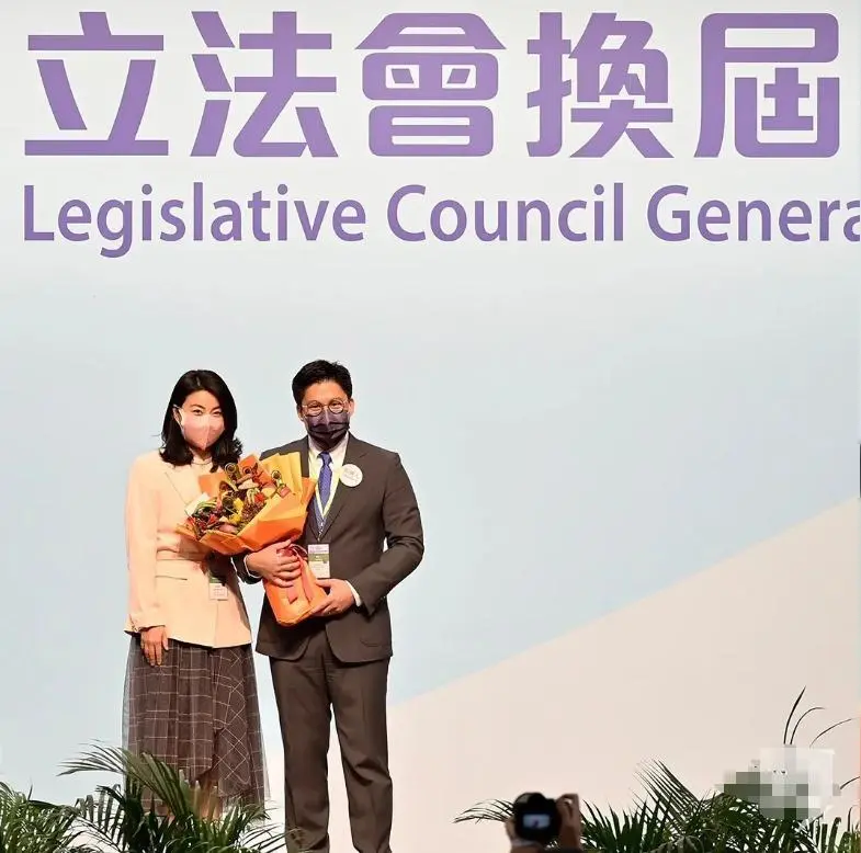 从富二代到“刚哥”，霍启刚靠郭晶晶，做到了父辈未能企及的大事
