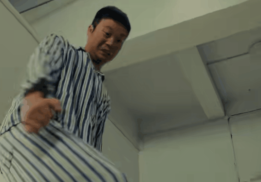 黄渤赌对了！《怒水西流》尺度太大，18岁以下不宜，被预告细节吓到
