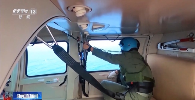 与海浪抢人！海军航空兵实战演练解锁救援新姿势