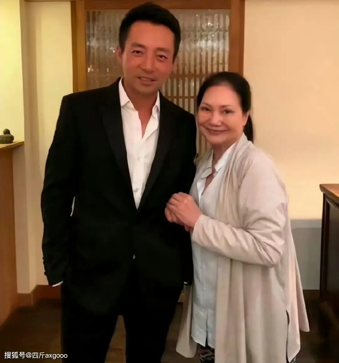 曝汪小菲与S妈聊天记录！汪小菲多次请求给大S买墓地，称自己出钱