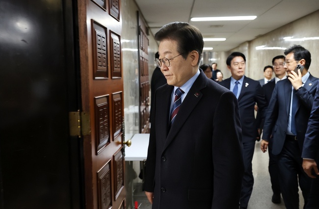 若弹劾尹锡悦失败 韩国政局走向何方 李在明警告“国家将会灭亡”